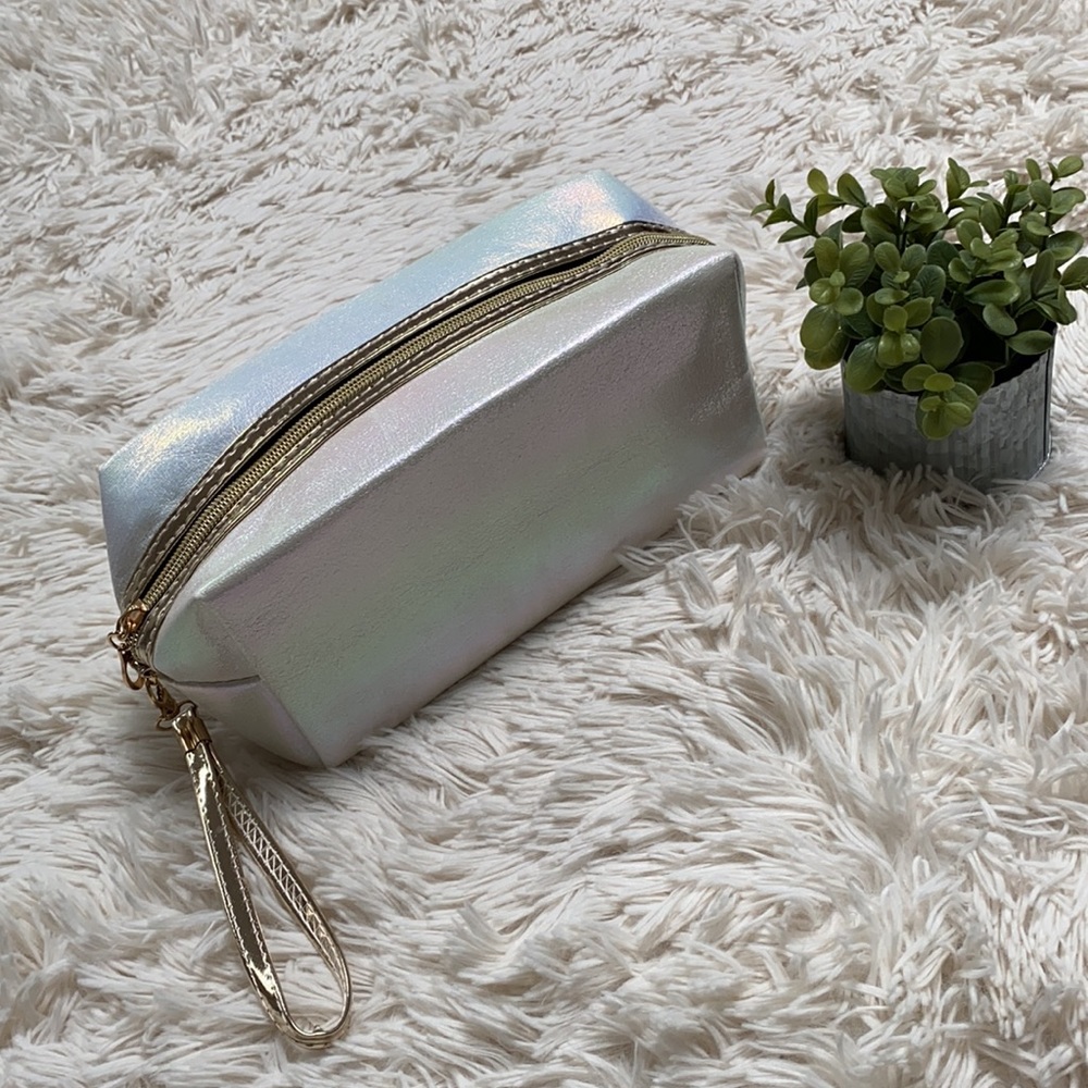 🎉HP🎉 Boutique Iridescent Makeup Bag 💗 White & Gold - Picture 6 of 14